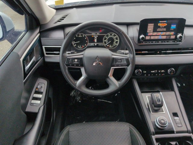 Used 2022 Mitsubishi Outlander ES FWD image 16