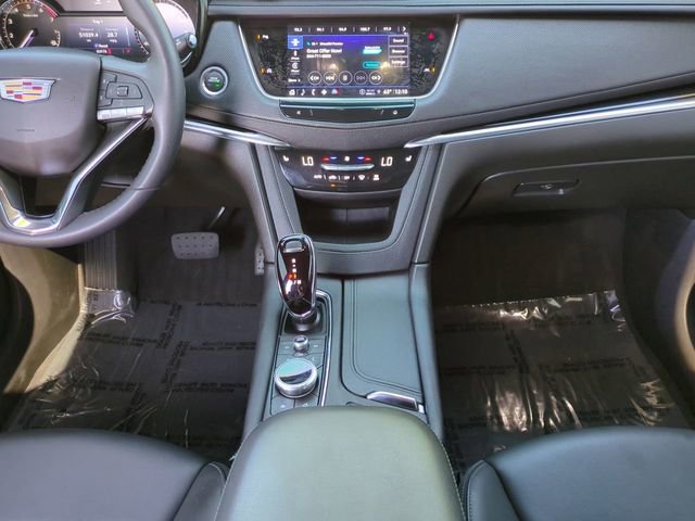 Used 2025 Cadillac XT6 Luxury image 20
