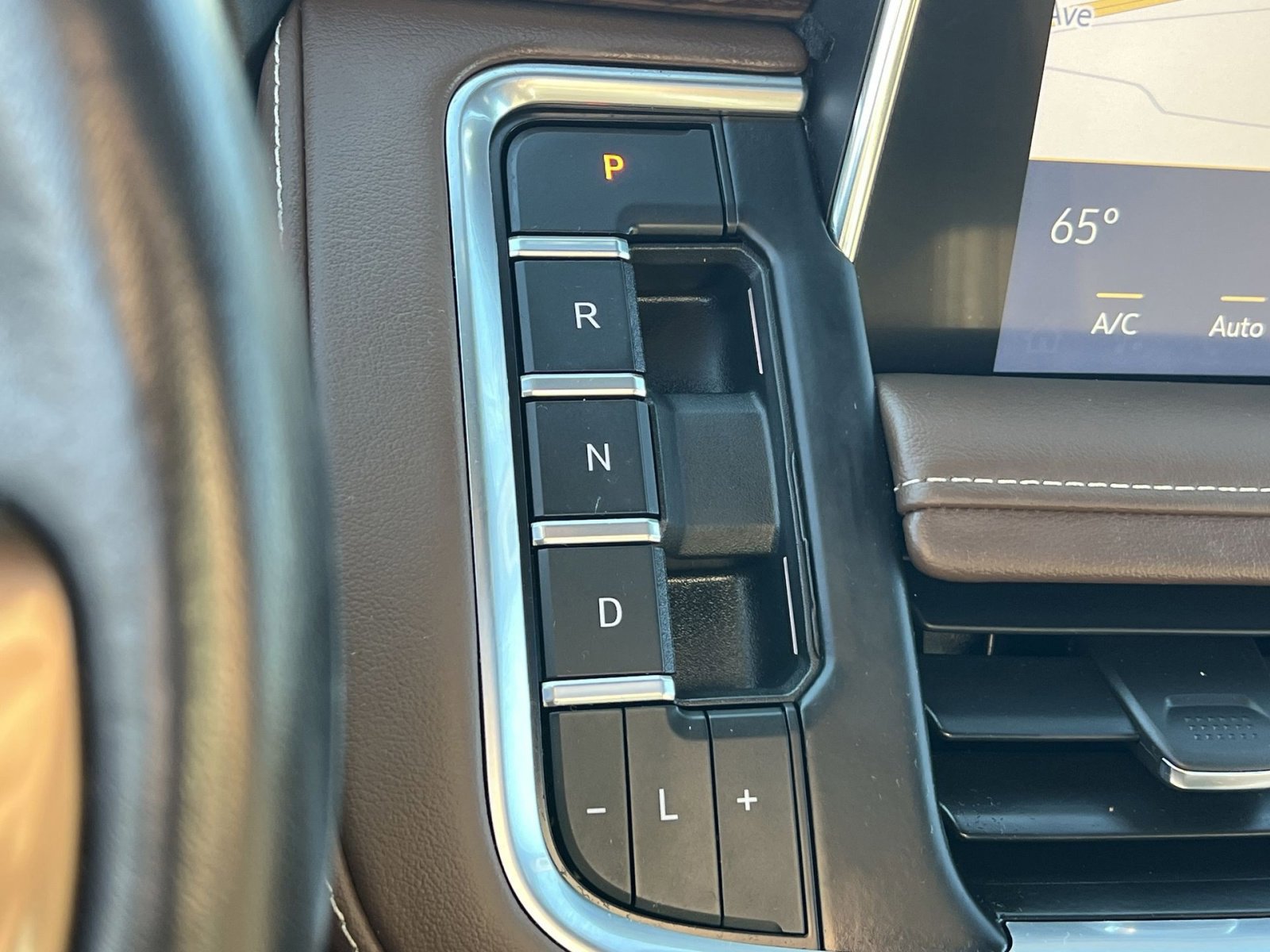 Used 2021 Chevrolet Suburban High Country w/ Premium Package image 22