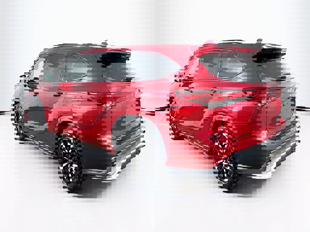 Used 2022 Toyota Highlander XSE image 4