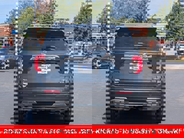 Certified 2022 Ford Explorer XLT w/ Equipment Group 202A image 4