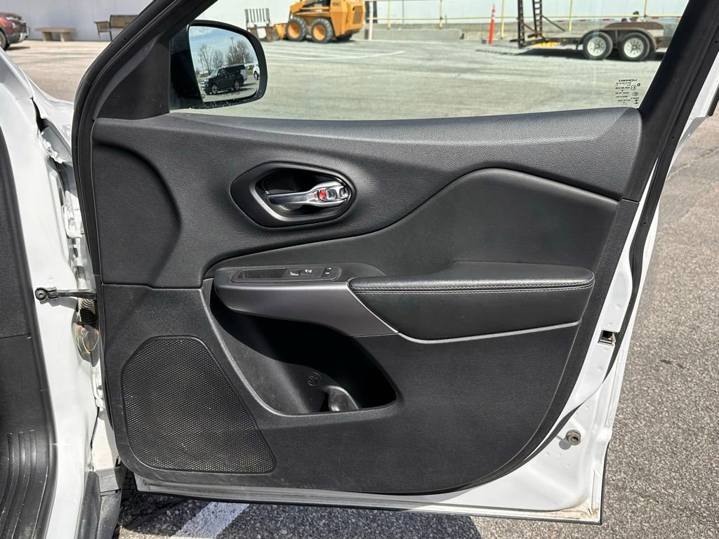 Used 2022 Jeep Cherokee Limited w/ Mopar Interior Package image 23