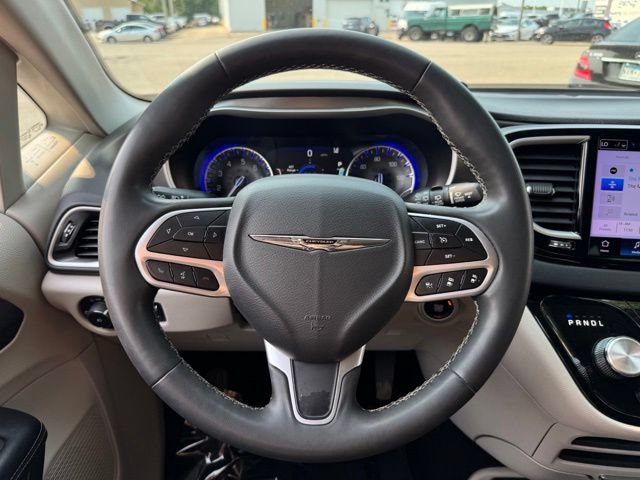 Used 2023 Chrysler Pacifica Touring-L FWD image 33