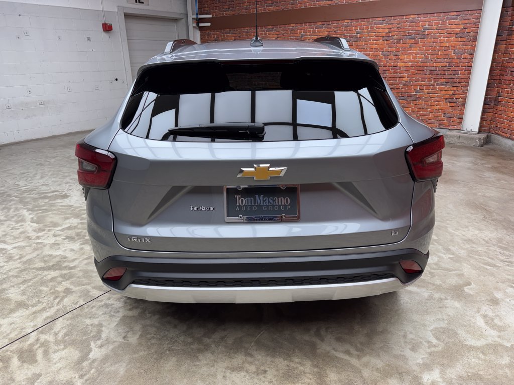 Used 2025 Chevrolet Trax LT w/ Driver Confidence Package FWD image 3