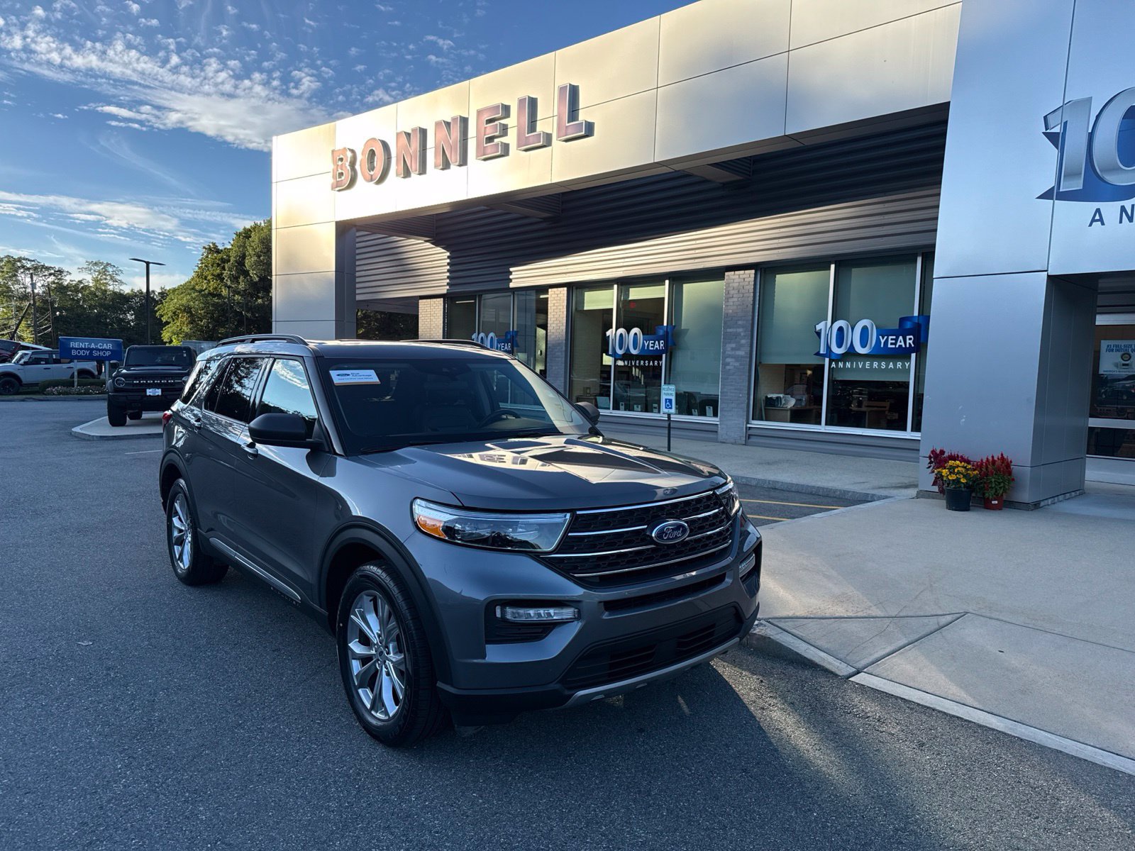 Certified 2024 Ford Explorer XLT w/ Equipment Group 202A AWD/4WD image 1