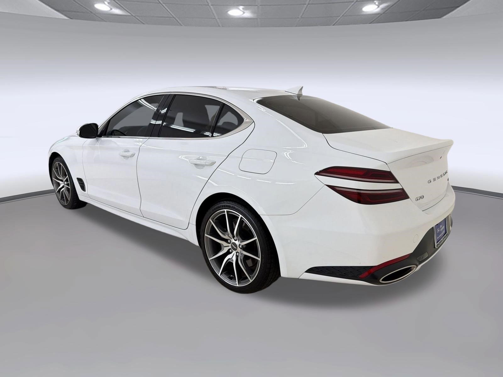 Used 2022 Genesis G70 3.3T image 3