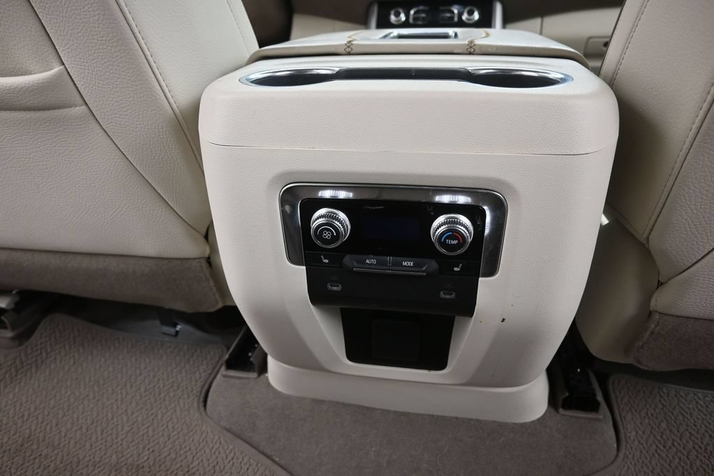 Used 2022 GMC Yukon XL Denali AWD/4WD image 10