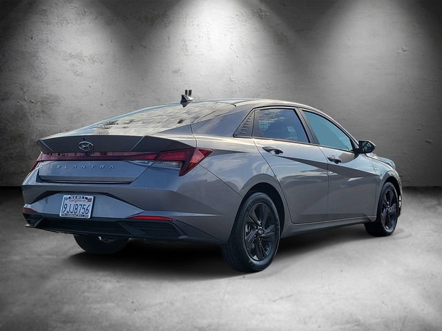 Used 2023 Hyundai Elantra SEL FWD image 3