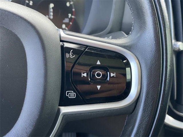 Used 2020 Volvo S60 T5 Momentum w/ Premium Package image 10