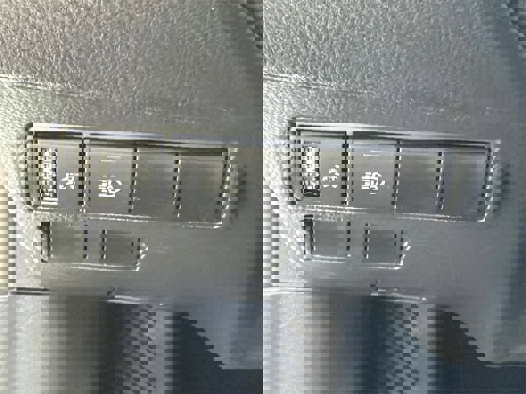 Used 2024 Toyota Corolla Cross LE image 30