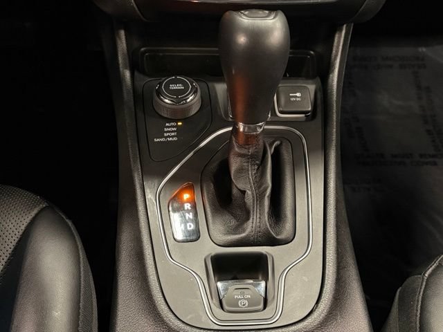 Used 2022 Jeep Cherokee Latitude Lux w/ Sun & Sound Group AWD/4WD image 32
