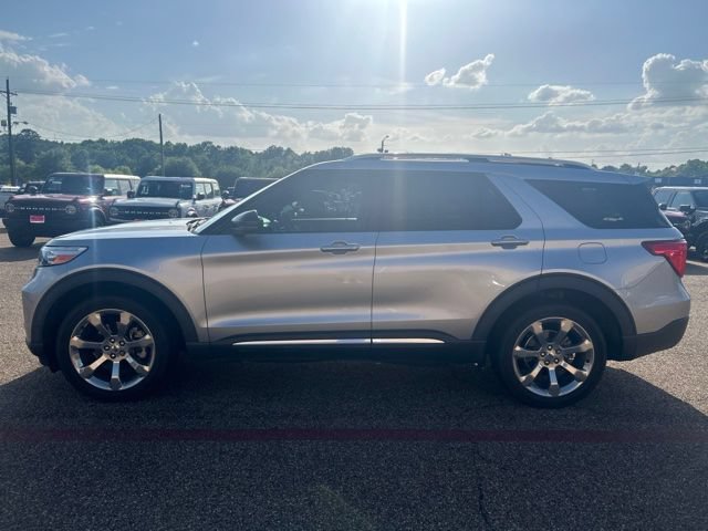 Certified 2020 Ford Explorer Platinum w/ Premium Technology Package AWD/4WD image 4