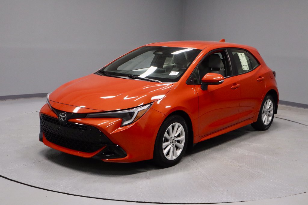 Used 2025 Toyota Corolla SE w/ SE Package FWD image 4
