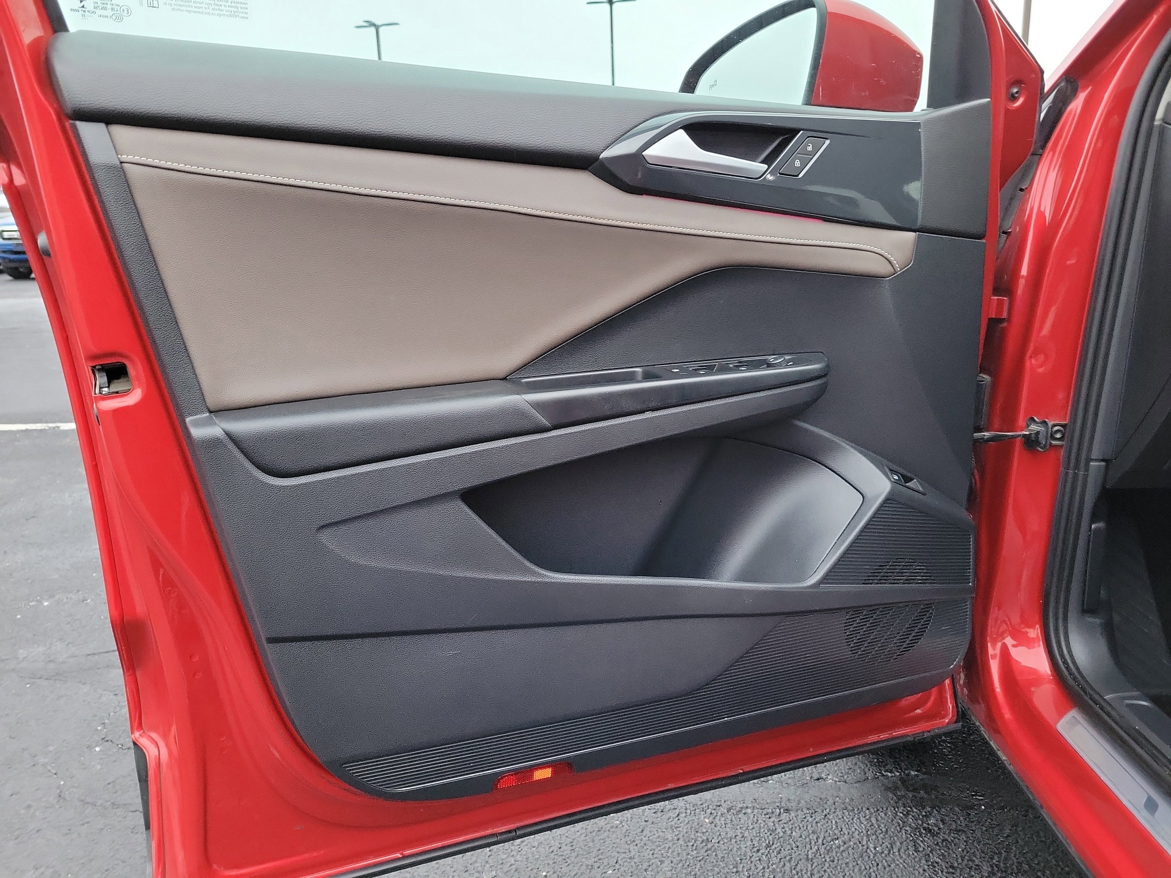 Used 2022 Volkswagen Taos SEL w/ Panoramic Sunroof Package image 16