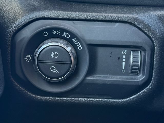 Used 2023 Jeep Gladiator Overland AWD/4WD image 13