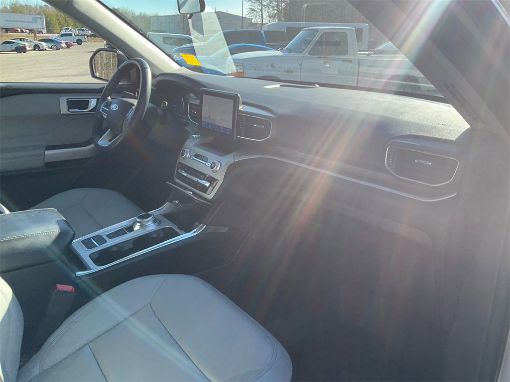 Certified 2021 Ford Explorer XLT w/ Equipment Group 202A image 11