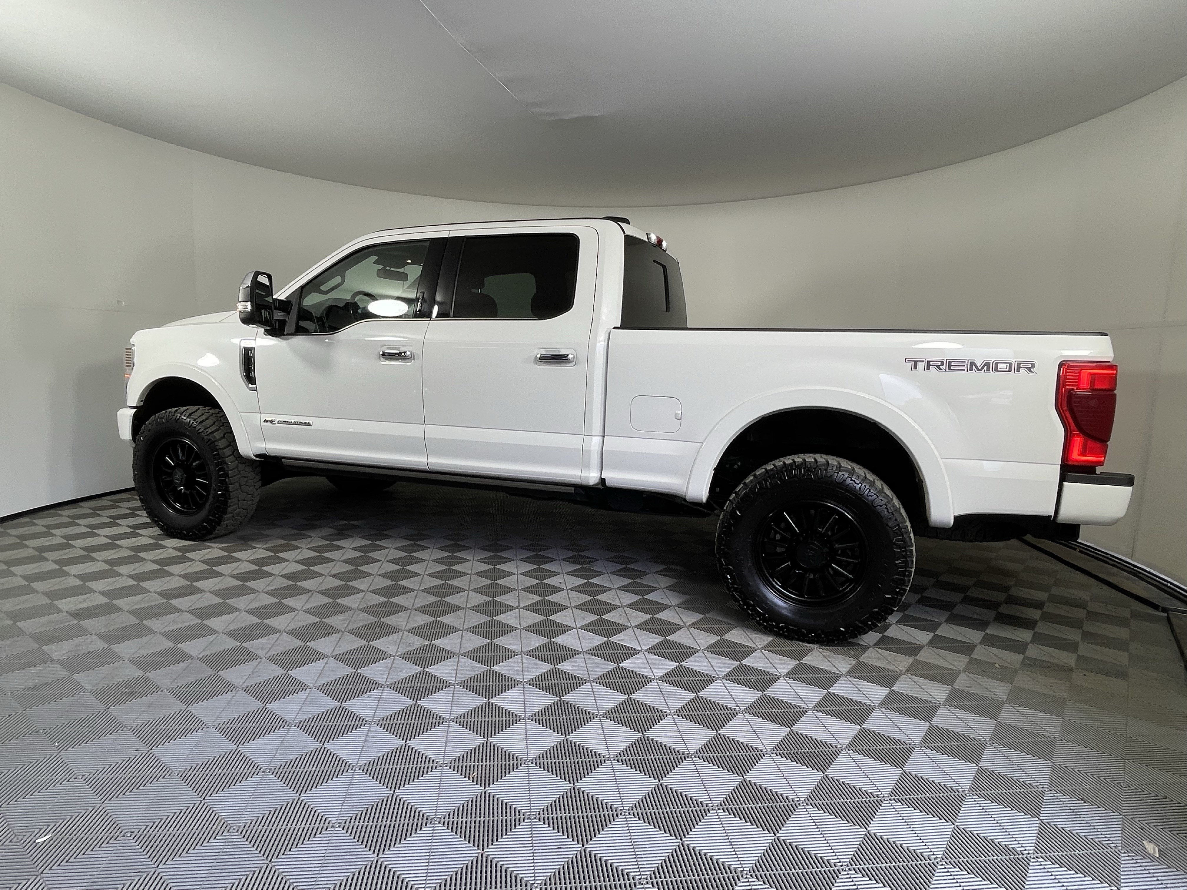 Certified 2022 Ford F350 Platinum w/ Tremor Off-Road Package AWD/4WD image 2