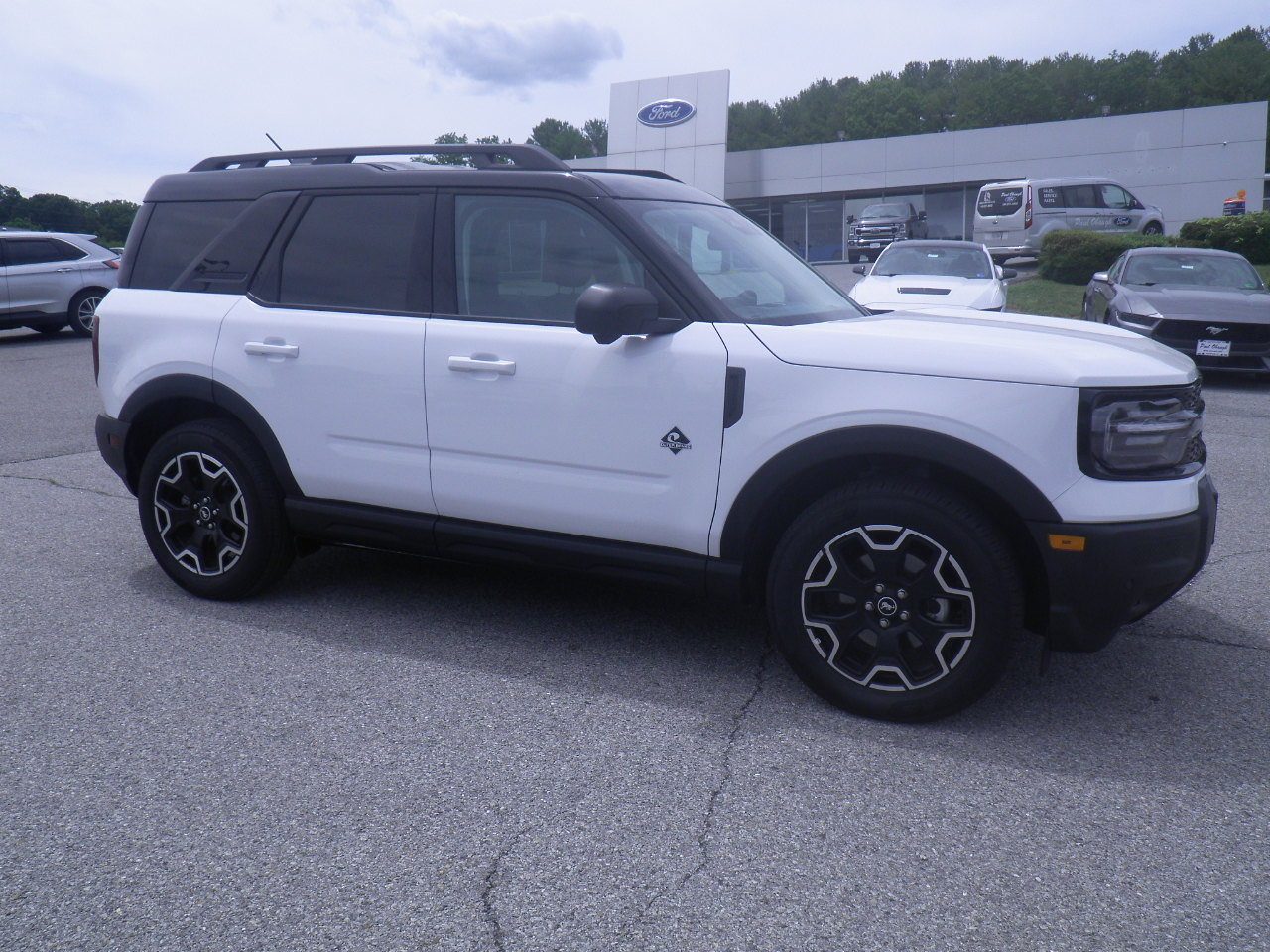 Certified 2025 Ford Bronco Sport Outer Banks w/ Outer Banks Tech Package+ AWD/4WD image 8