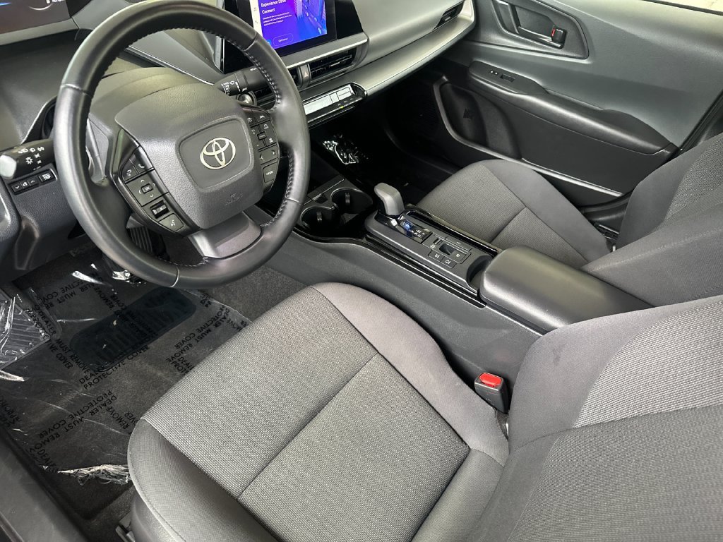Used 2025 Toyota Prius LE FWD image 9