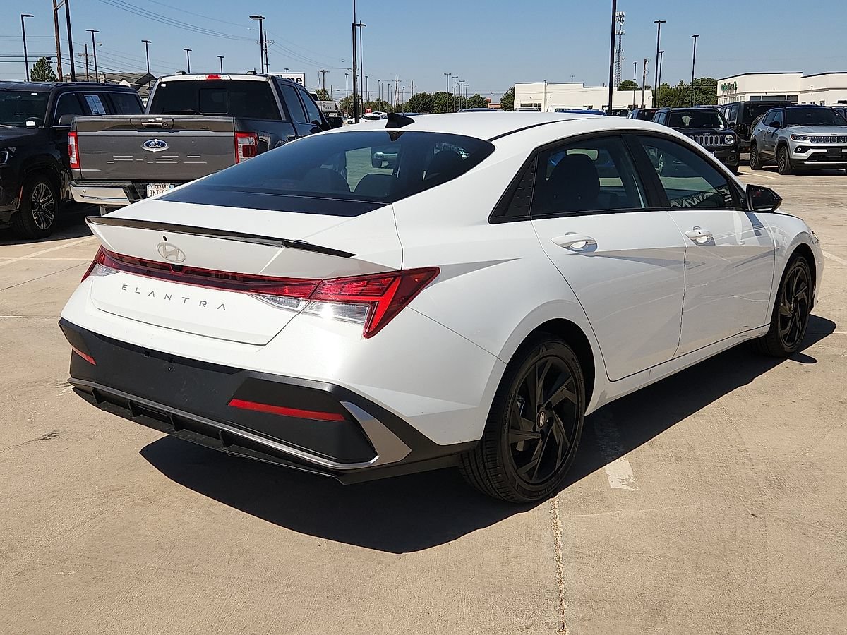 Used 2026 Hyundai Elantra Sport FWD image 4