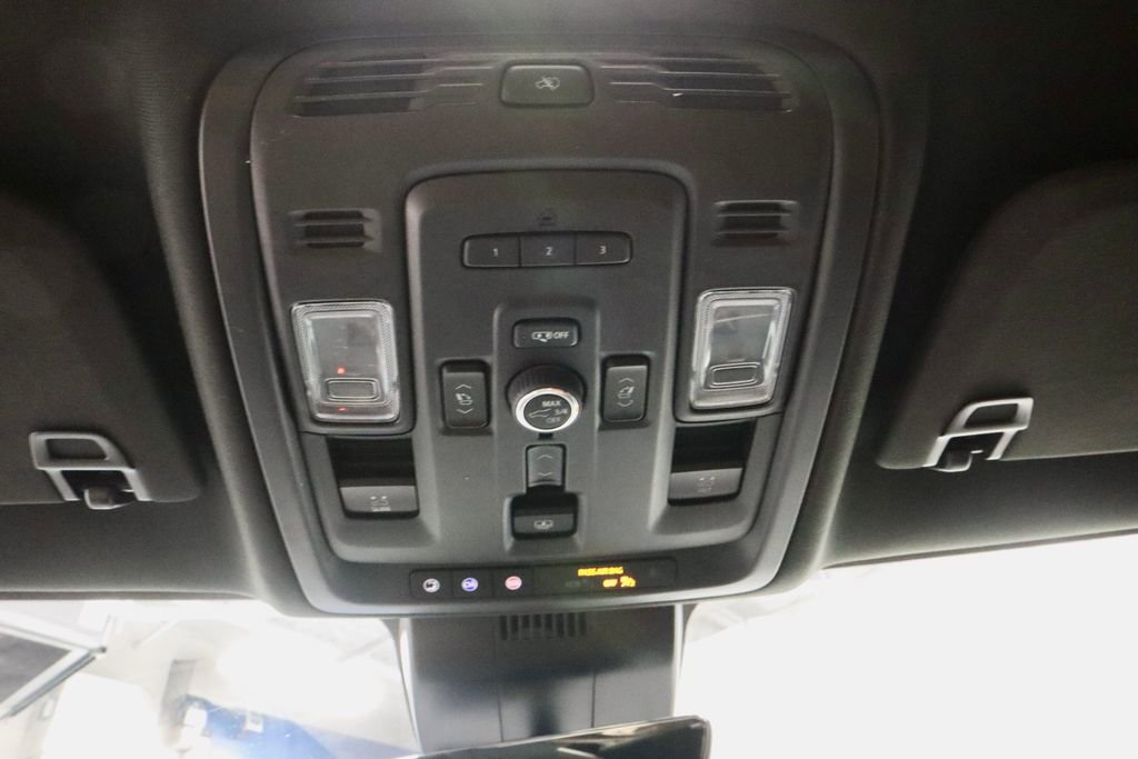 Used 2024 GMC Yukon XL Denali Ultimate AWD/4WD image 27