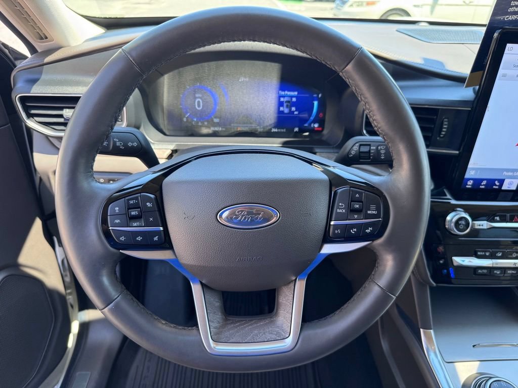 Certified 2023 Ford Explorer Platinum w/ Technology Package AWD/4WD image 14