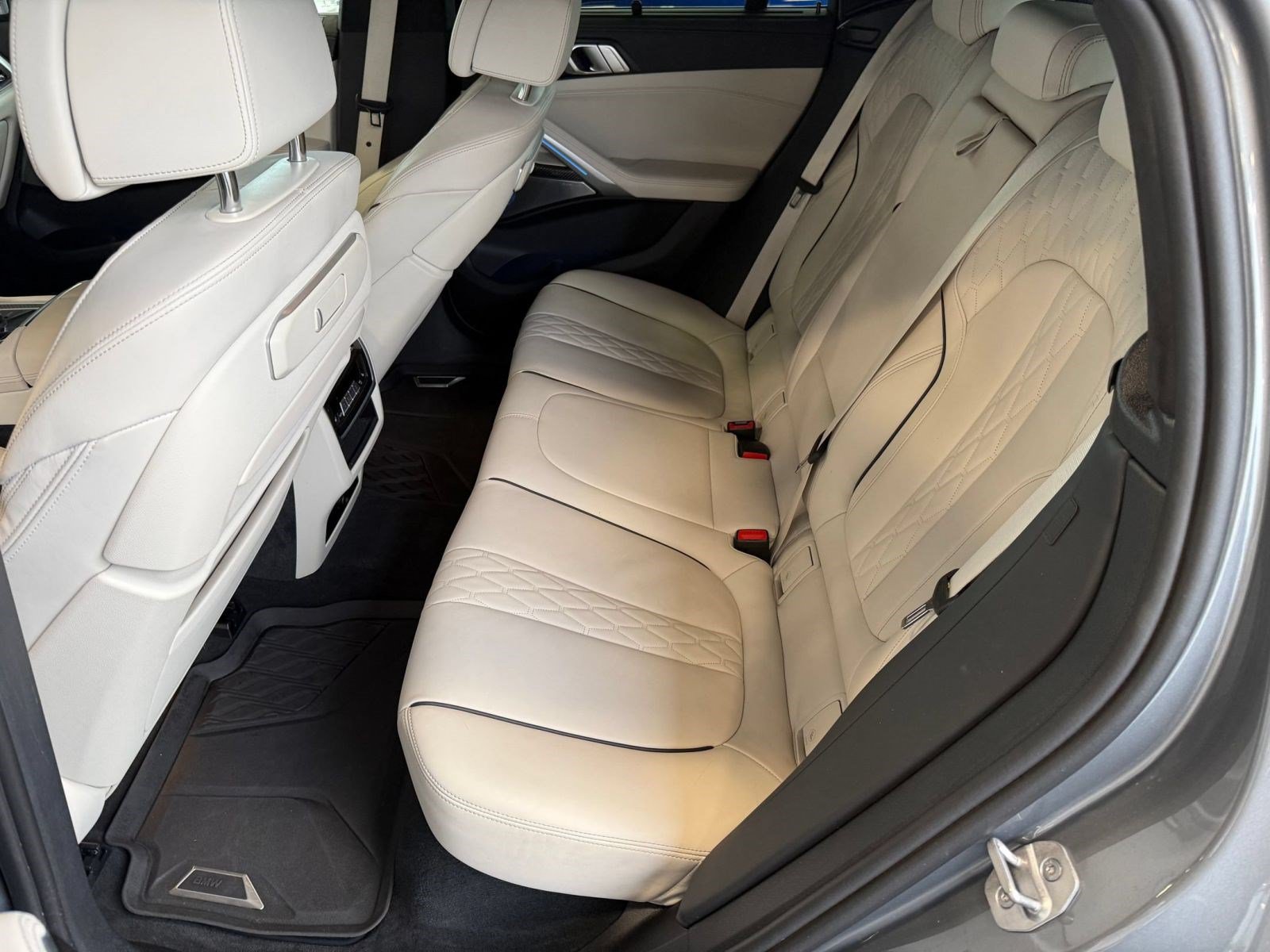 Used 2024 BMW X6 M60i AWD/4WD image 28