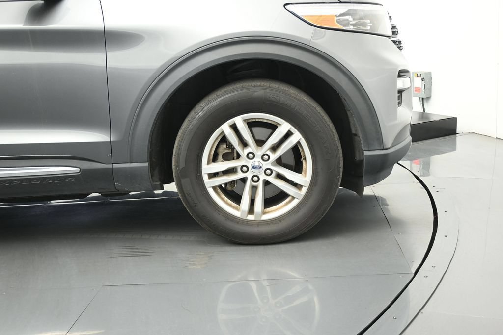 Certified 2021 Ford Explorer XLT w/ Equipment Group 202A AWD/4WD image 8