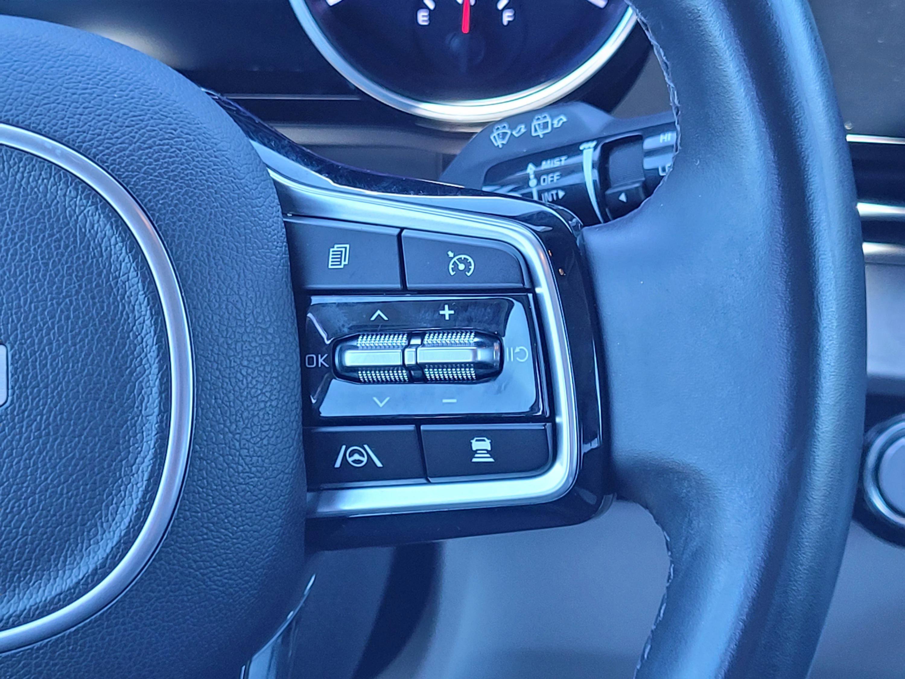 Used 2022 Kia Carnival EX FWD image 14