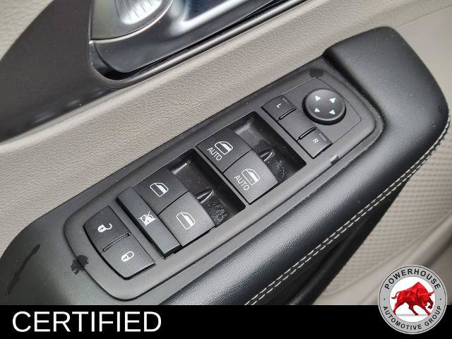 Used 2023 Chrysler Pacifica Touring-L FWD image 28
