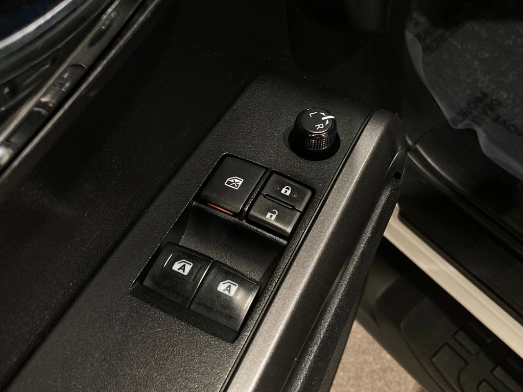 Used 2022 Toyota Tacoma TRD Off-Road image 20