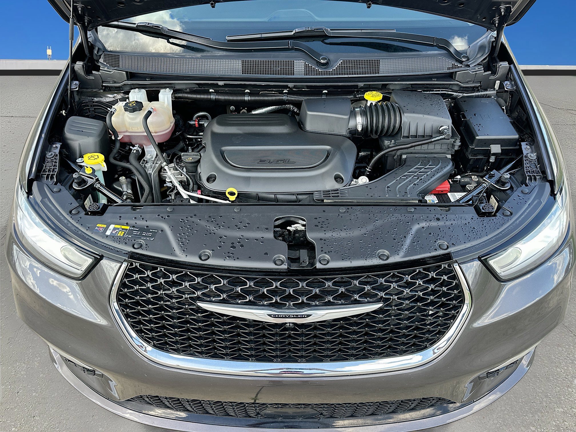 Used 2023 Chrysler Pacifica Touring-L image 29