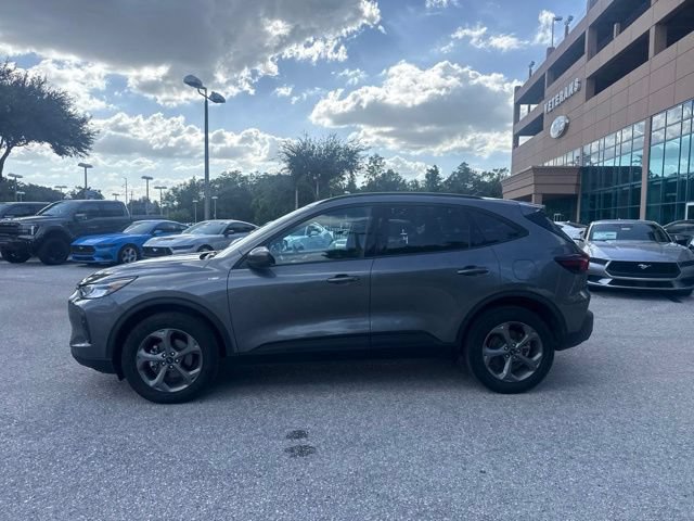 Certified 2025 Ford Escape ST-Line Select AWD/4WD image 2