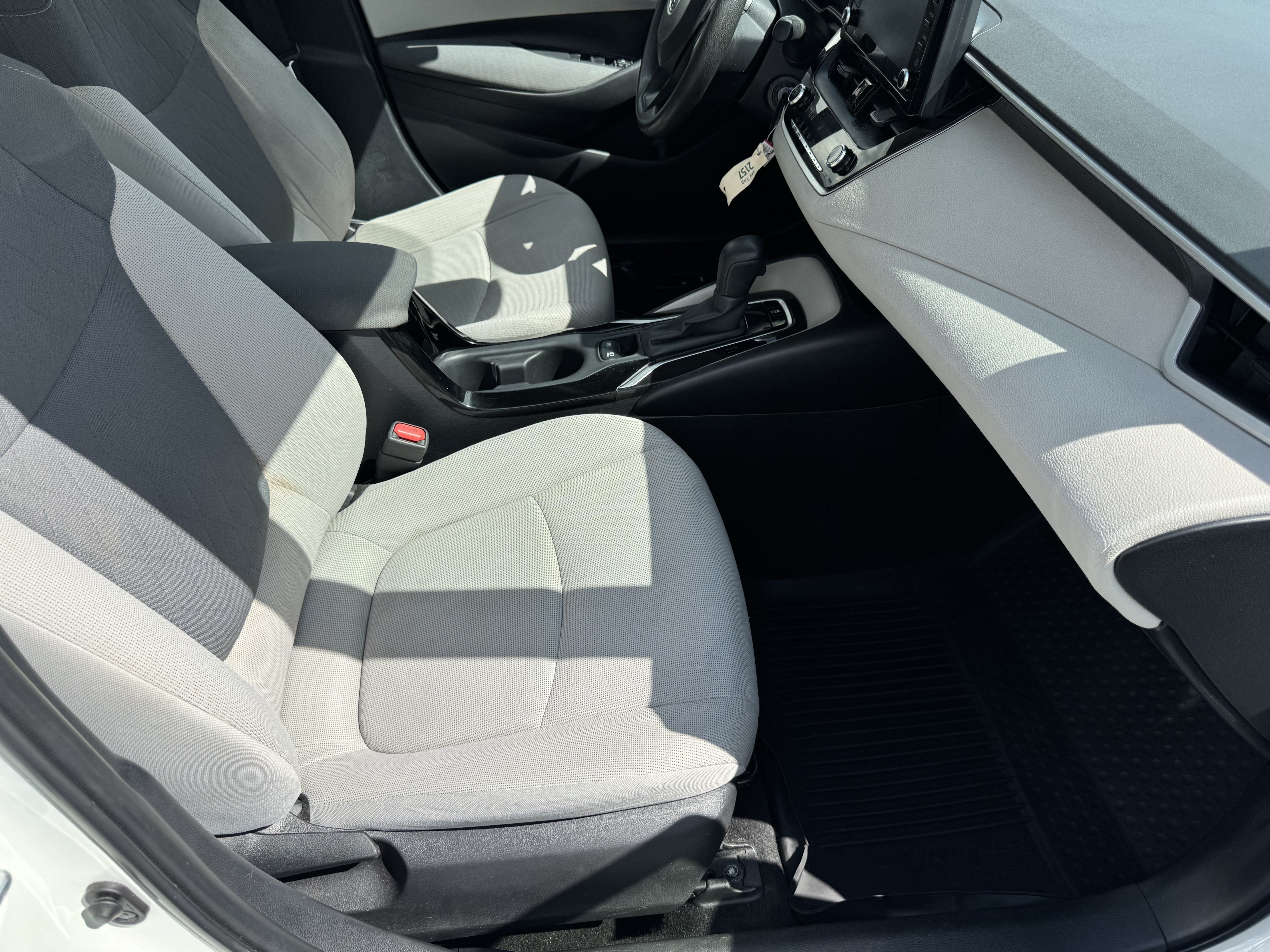Used 2022 Toyota Corolla LE FWD image 14