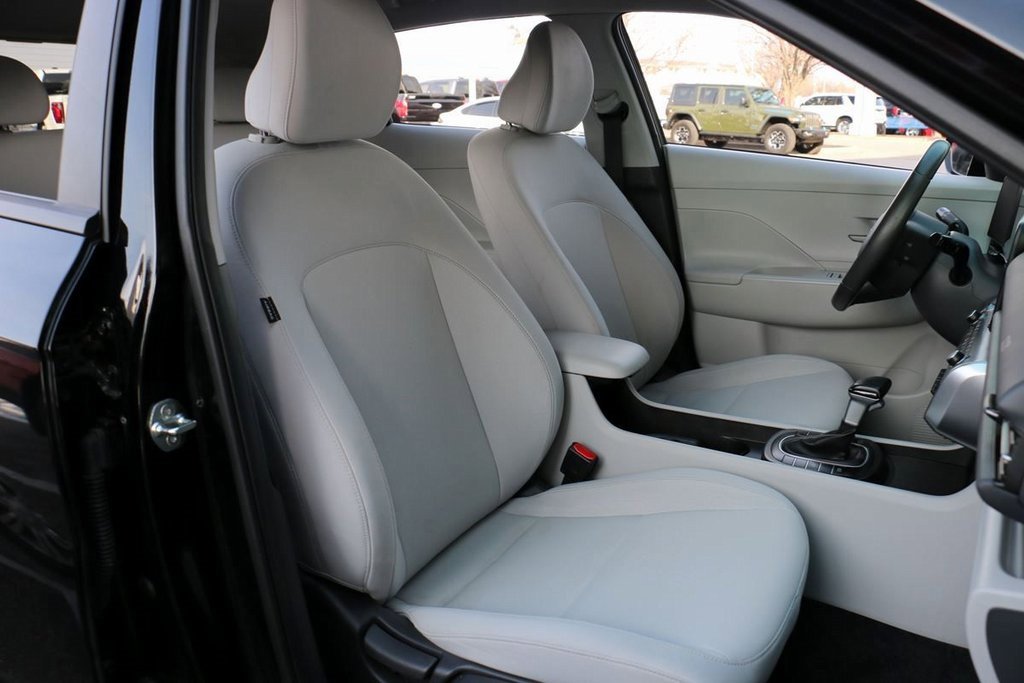 Used 2025 Hyundai Kona SEL image 29