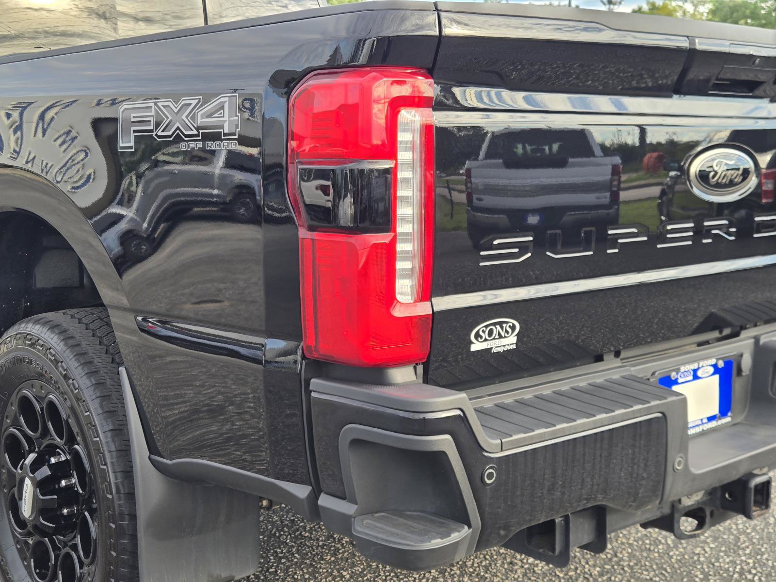Certified 2025 Ford F250 Lariat w/ Black Appearance Package AWD/4WD image 15