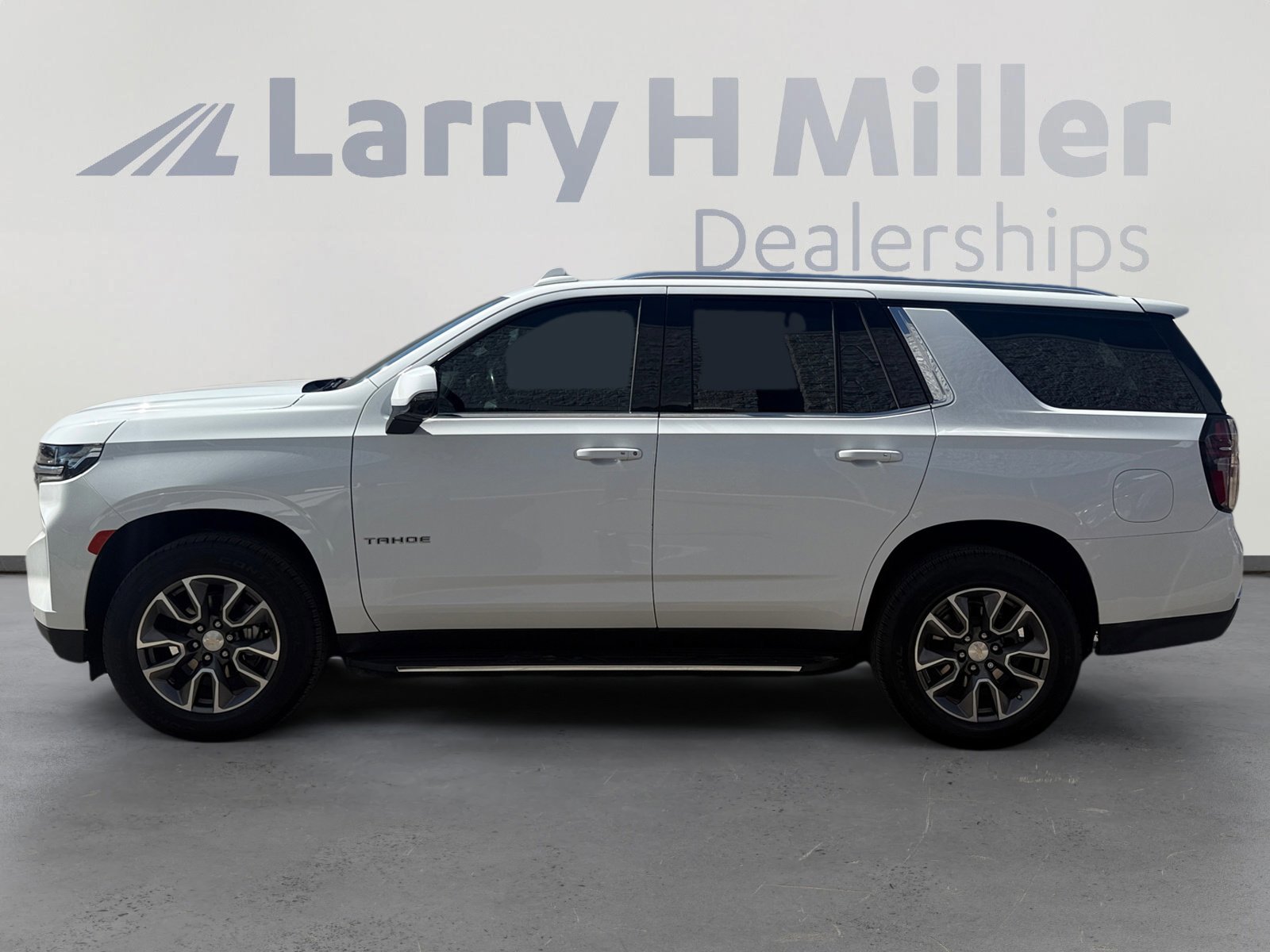Used 2021 Chevrolet Tahoe LT w/ LT Signature Package image 2