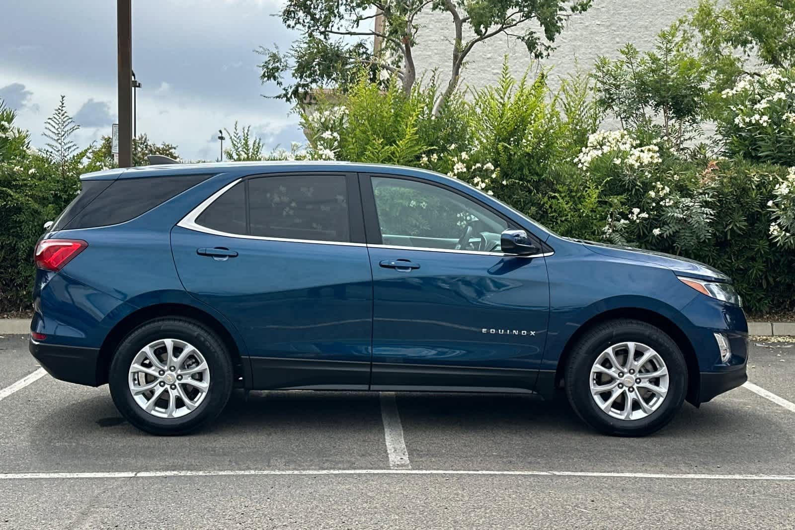 Used 2021 Chevrolet Equinox LT w/ LPO, Floor Liner Package FWD image 8