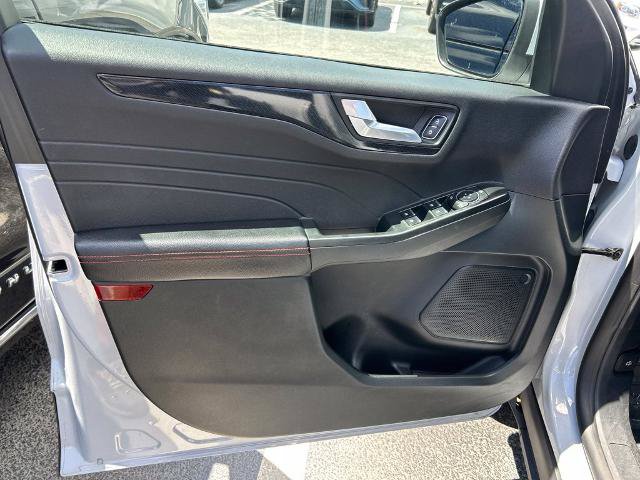 Certified 2025 Ford Escape ST-Line Select AWD/4WD image 18