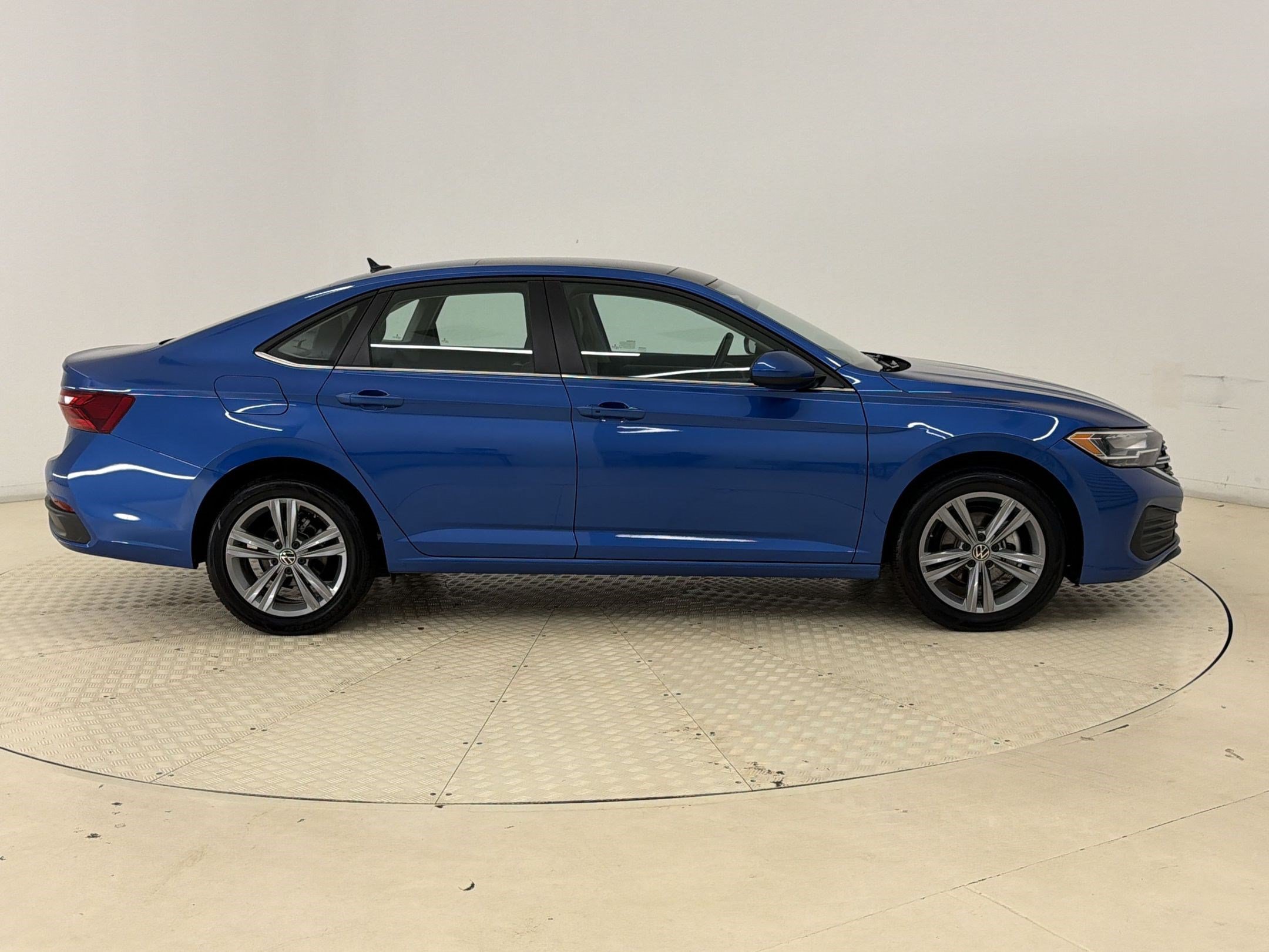 Used 2024 Volkswagen Jetta SE FWD image 8