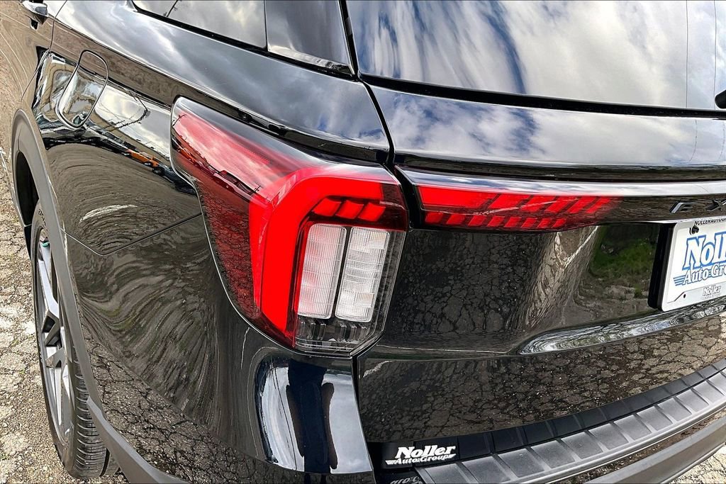 Certified 2025 Ford Explorer ST image 31