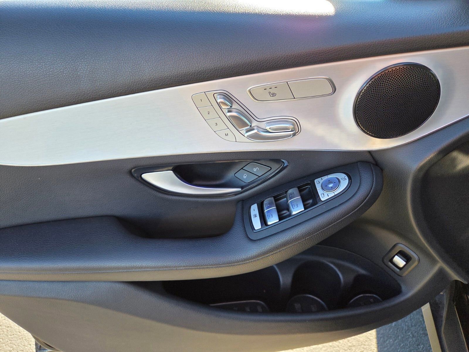 Used 2022 Mercedes-Benz GLC 300 image 17