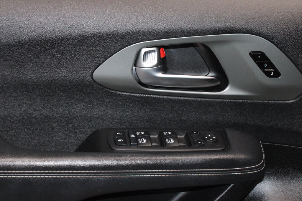 Used 2025 Chrysler Pacifica Select FWD image 25