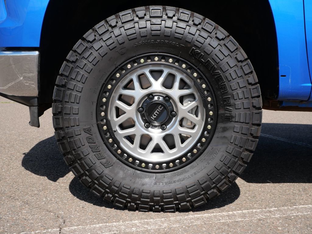 Used 2025 Chevrolet Silverado 1500 LT AWD/4WD image 7