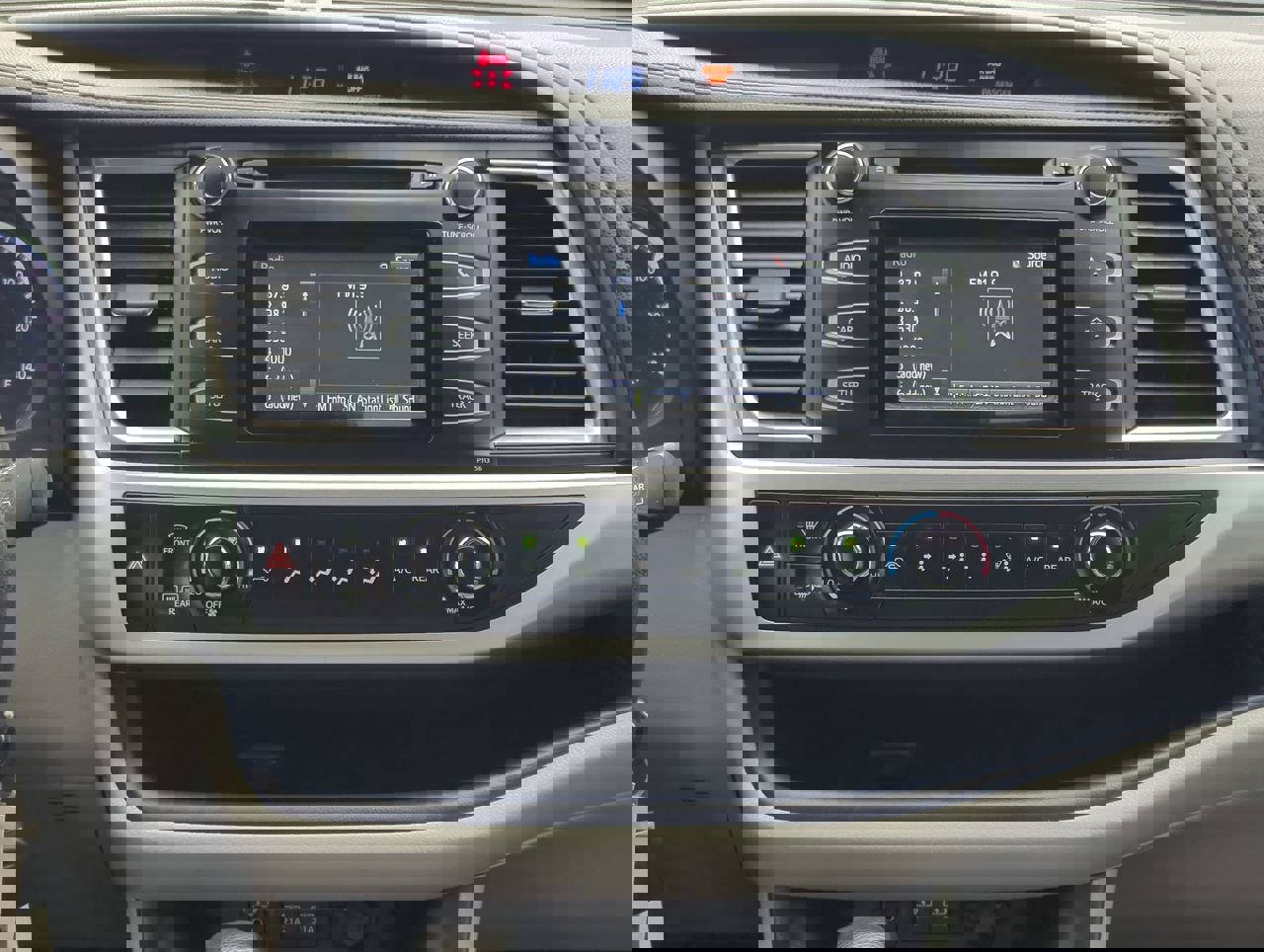 Used 2018 Toyota Highlander LE image 17