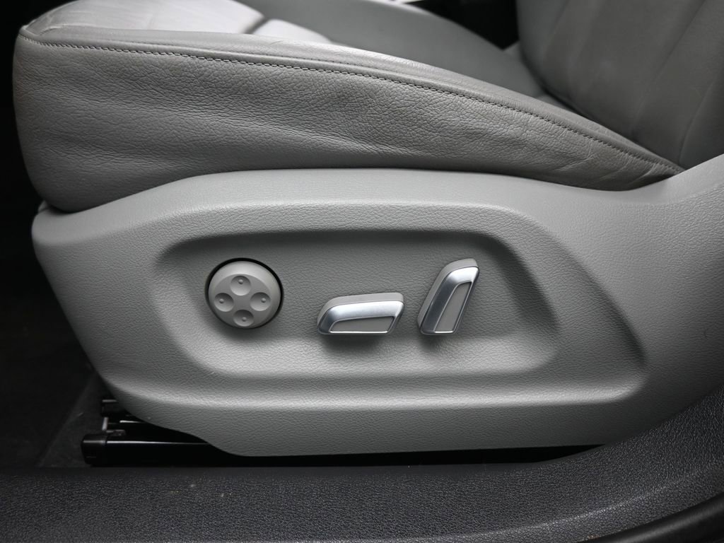 Used 2018 Audi Q3 2.0T Premium w/ Convenience Package image 11