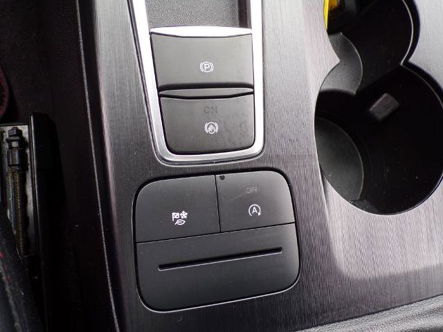 Certified 2022 Ford Escape SEL w/ SEL Stealth AWD Package image 25