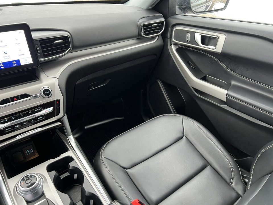 Certified 2022 Ford Explorer XLT w/ Equipment Group 202A image 36