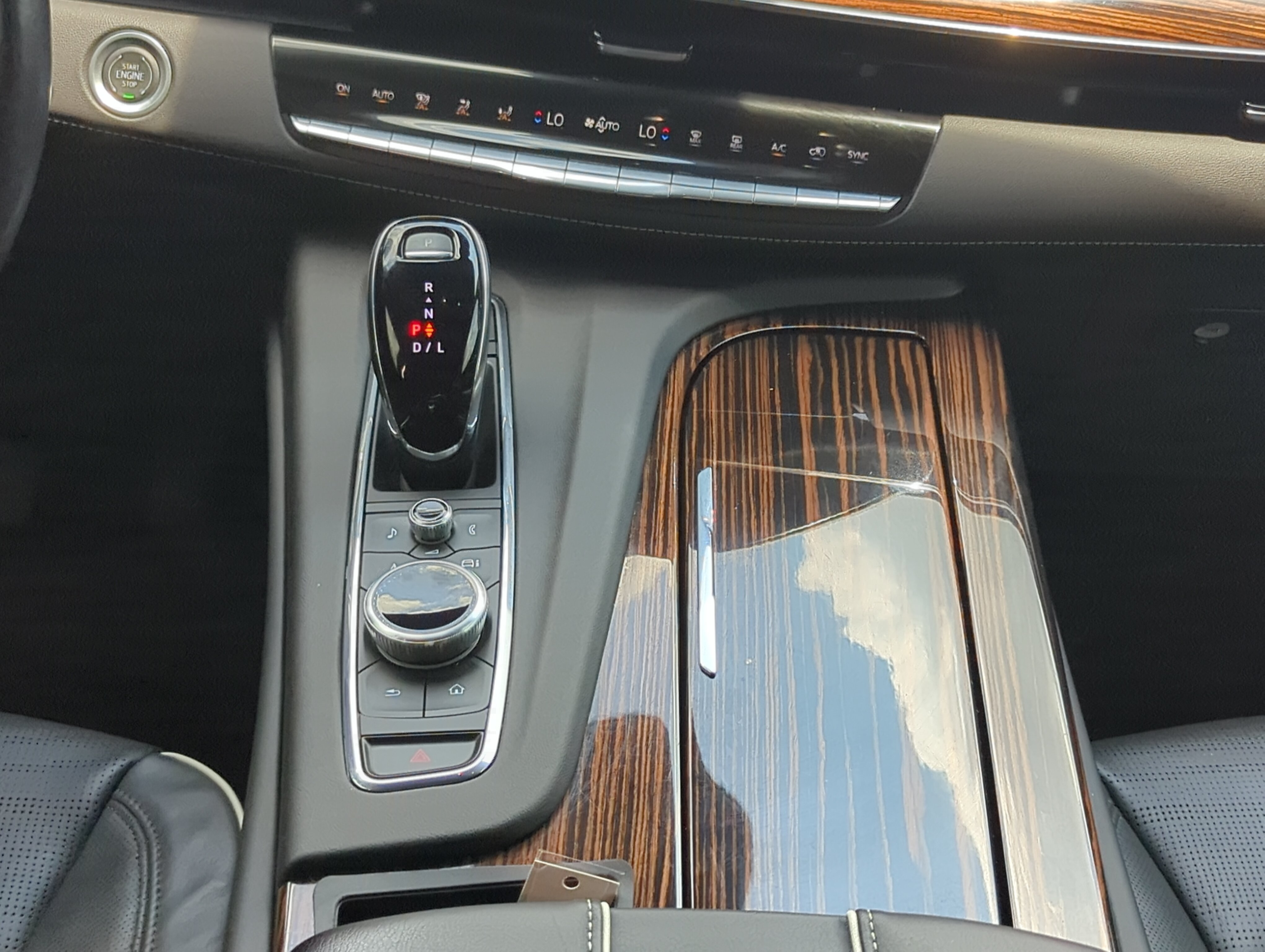 Used 2024 Cadillac Escalade Premium Luxury w/ Performance Package AWD/4WD image 17