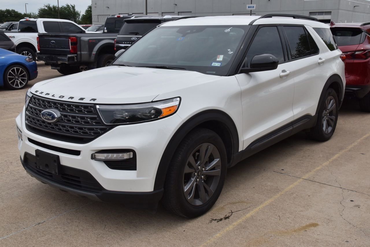 Certified 2023 Ford Explorer XLT w/ Equipment Group 202A RWD image 2